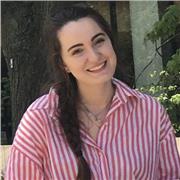 Je suis née au Canada et j’ai fait mes études supérieures à Toronto. je suis complètement bilingue Anglais-Français et je cherche à donner des cours d’anglais à tous niveaux!